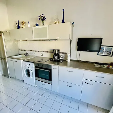 Appartement Cap D'agde : A Pied, Piscine, Parking, Terrasse - Fr-1-723-140 *